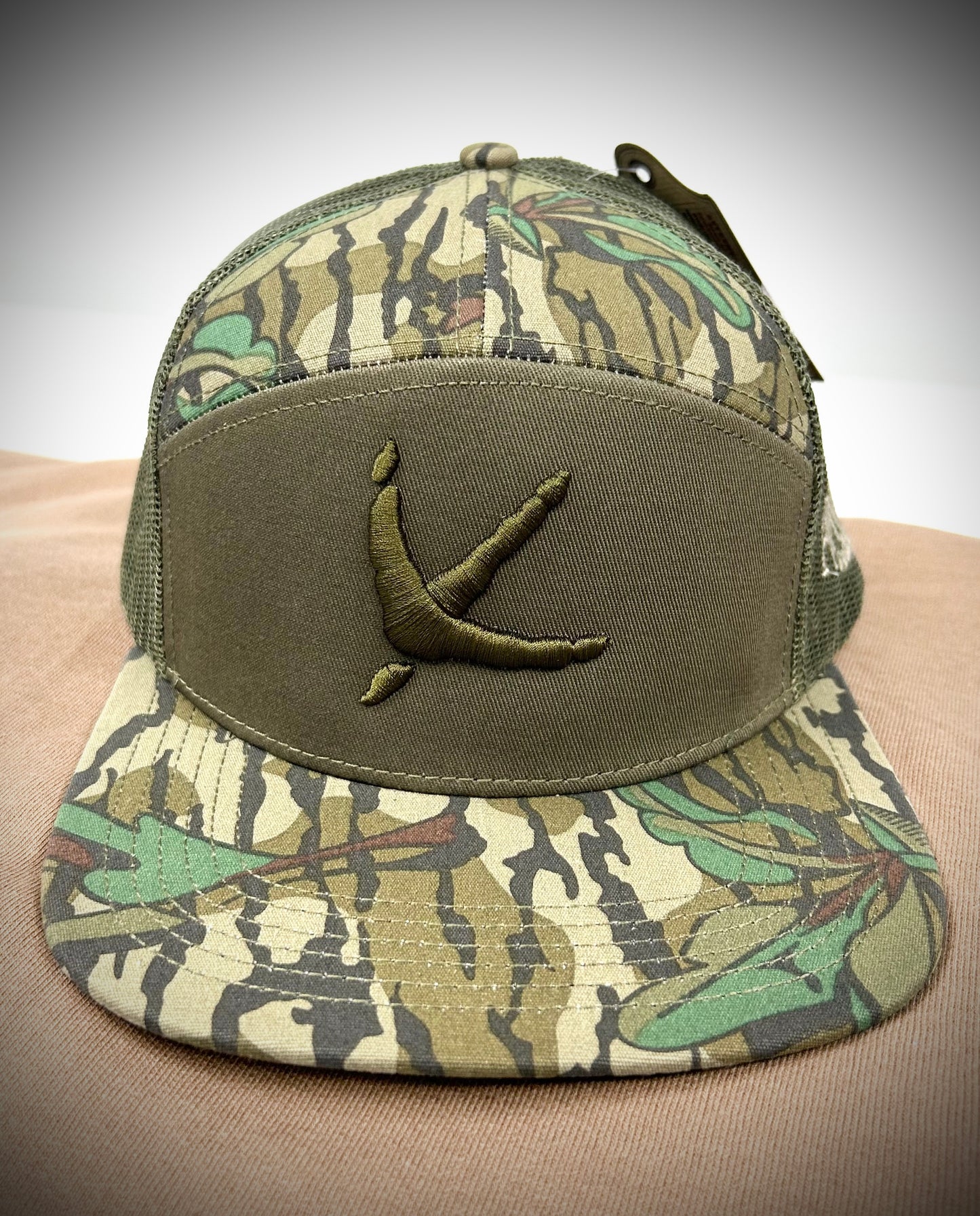 Turkey Tracks Logo Mossy Oak Greenleaf & Olive