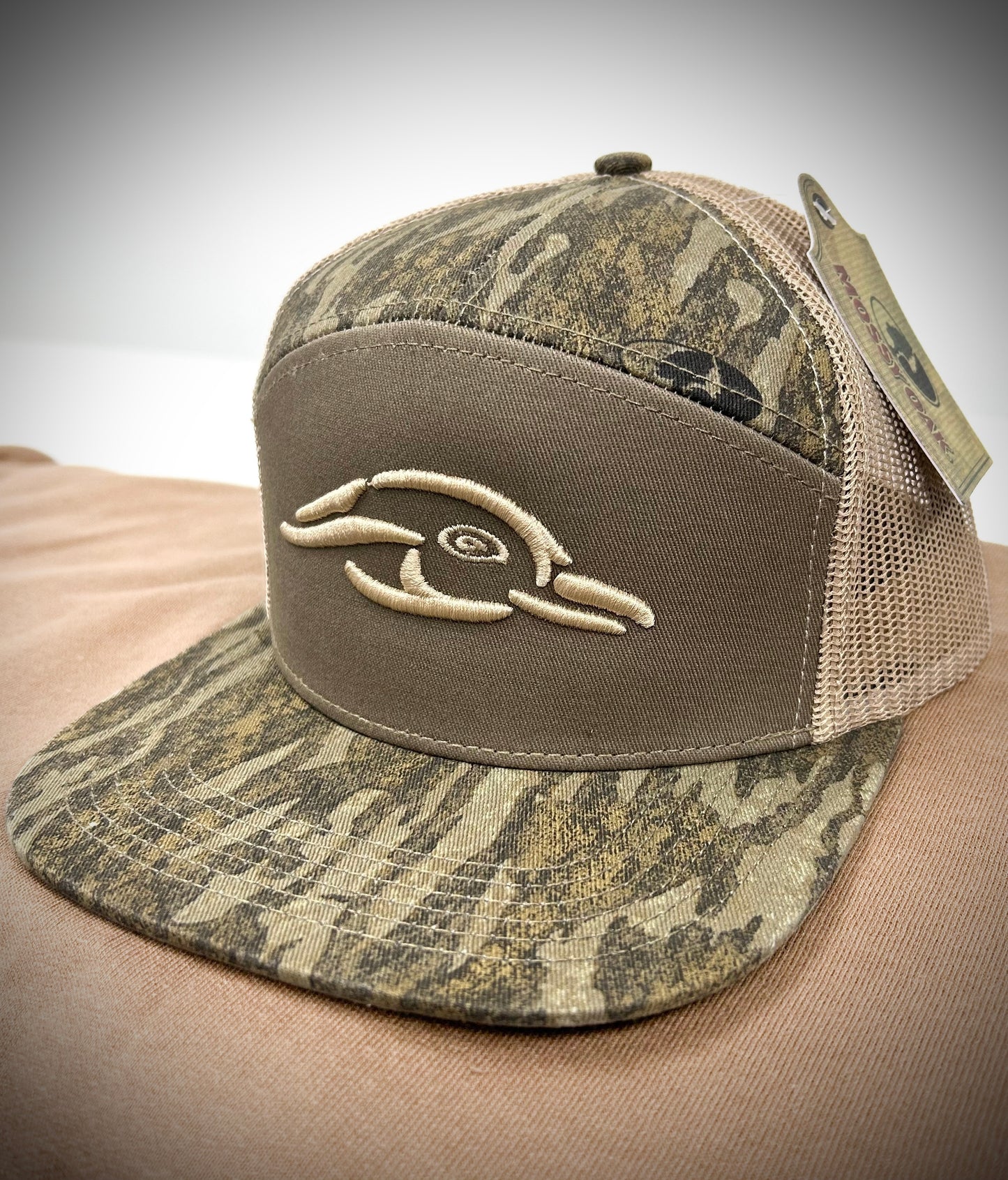 Mossy Oak New Bottomland & Sage Duck Logo