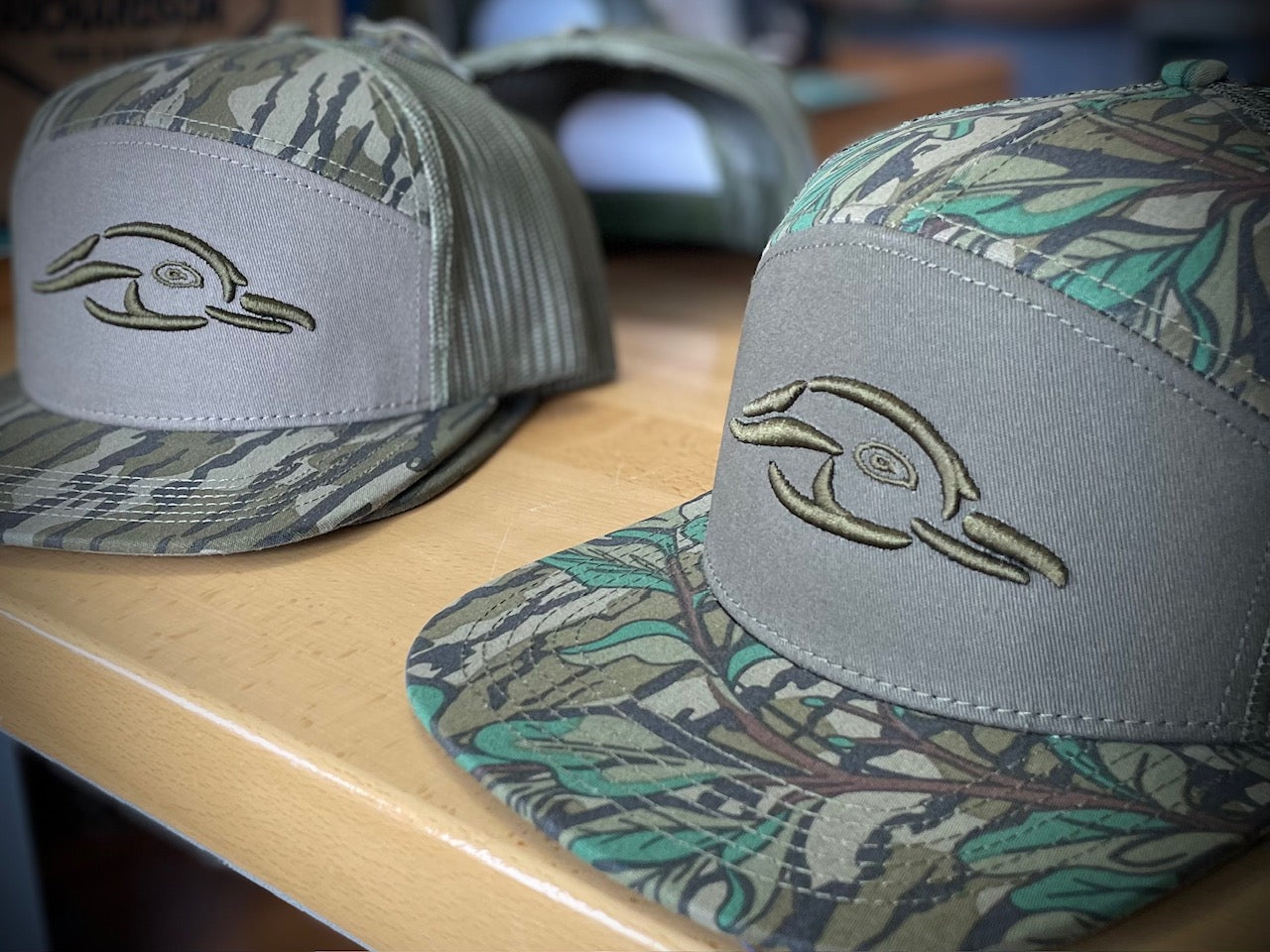 Mossy Oak Greenleaf & Olive Duck Logo